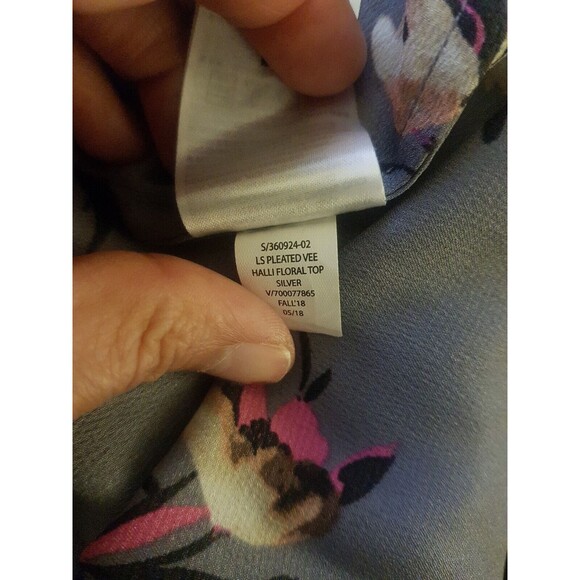 Banana Republic Womens Blouse Pleated V Neckline Floral Top Size Medium Button - Picture 9 of 12